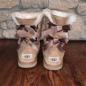 UGG Bailey Bow II Chestnut boots, size 6